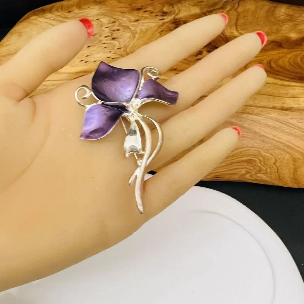 Vintage Silver Tone Satin Puple Enamel Flower with Stem Leaf Floral Brooch 4084